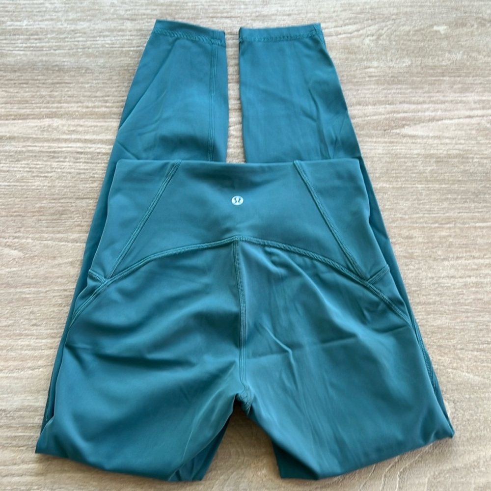 Gorgeous Kelly Green Lululemon Leggings Size 4